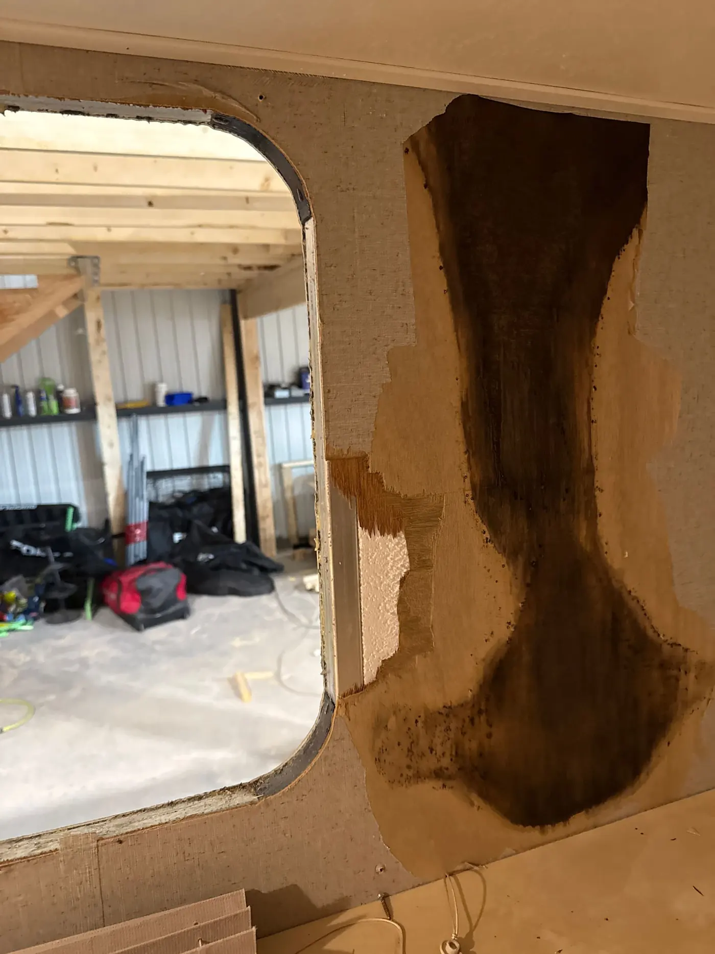 Photo d'infiltration d'eau dans un mur de VR
